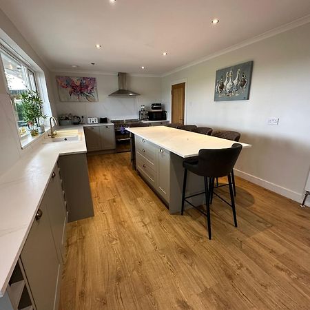 Newmilns Alton Villa, Sleeps 12, Great For Families, Undercover Hotub & Games Room מראה חיצוני תמונה