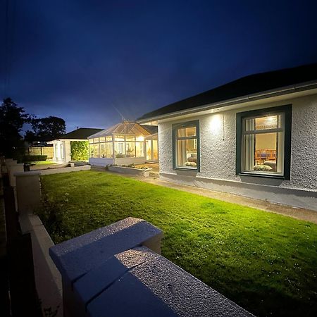 Newmilns Alton Villa, Sleeps 12, Great For Families, Undercover Hotub & Games Room מראה חיצוני תמונה