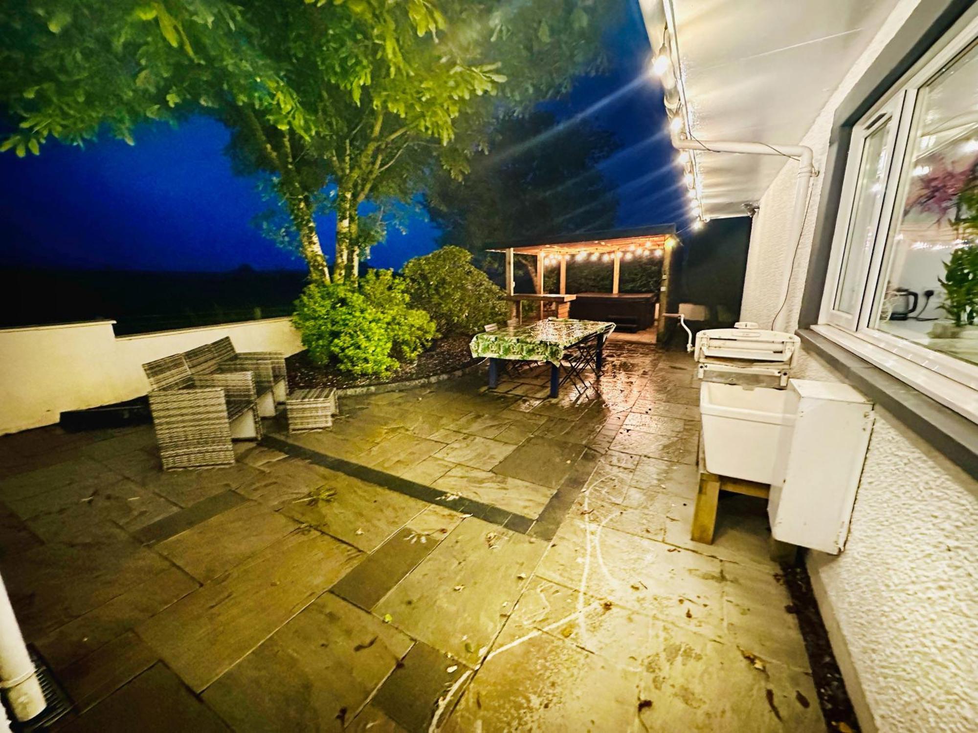 Newmilns Alton Villa, Sleeps 12, Great For Families, Undercover Hotub & Games Room מראה חיצוני תמונה